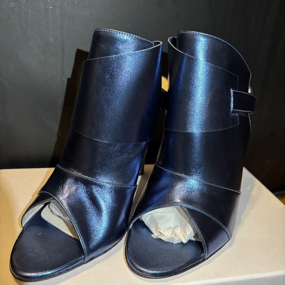 Chris Donovan High Heel - Picture 3 of 7